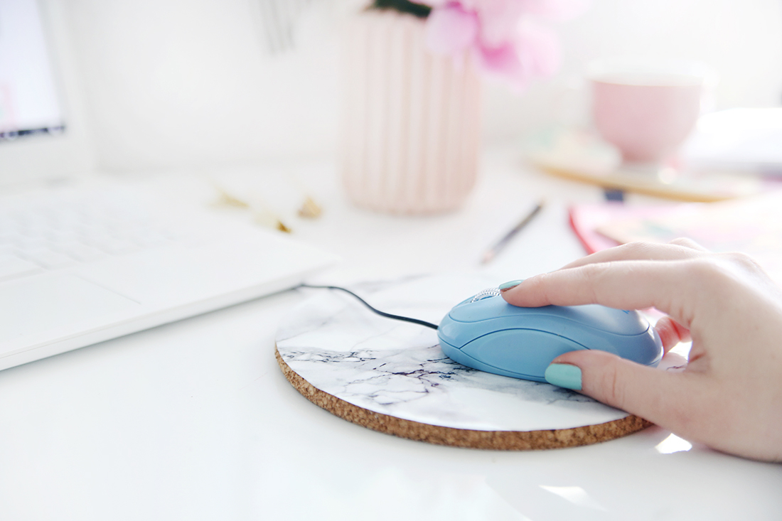 Kreative DIY-Idee zum Selbermachen: Mauspad mit Kork und Marmor-Folie, DIY-Blog