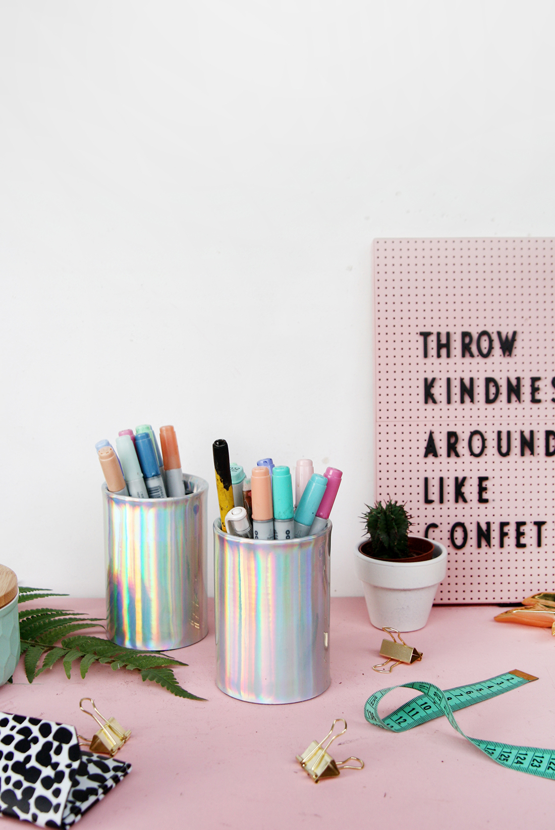 DIY Stiftedosen mit Hologramm-Effekt - Upcycling aus Konservendosen