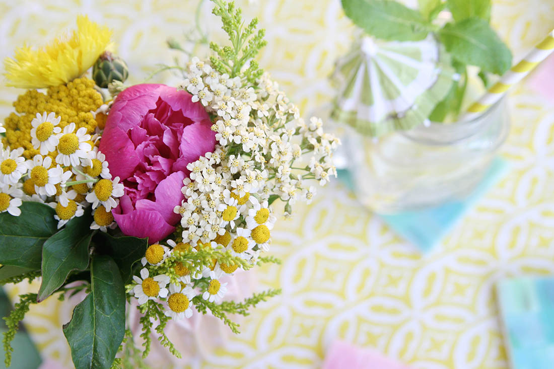 DIY Mosaik-Untersetzer selbstgemacht aus Zement und bunten Mosaiksteinen