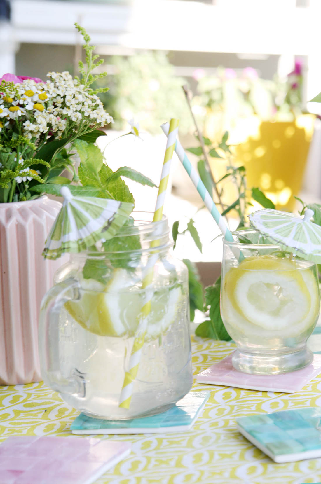 DIY Mosaik-Untersetzer selbstgemacht aus Zement und bunten Mosaiksteinen