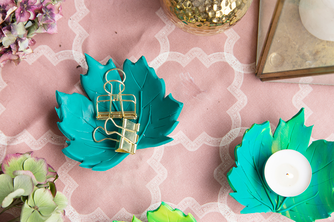 Kreative DIY-Idee zum Selbermachen: Herbstliche Blätter-Teelichthalter aus Fimo einfach selbermachen | Herbst DIY mit Vorlage zum Ausdrucken