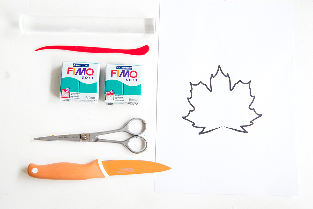 Kreative DIY-Idee zum Selbermachen: Herbstliche Blätter-Teelichthalter aus Fimo einfach selbermachen | Herbst DIY mit Vorlage zum Ausdrucken