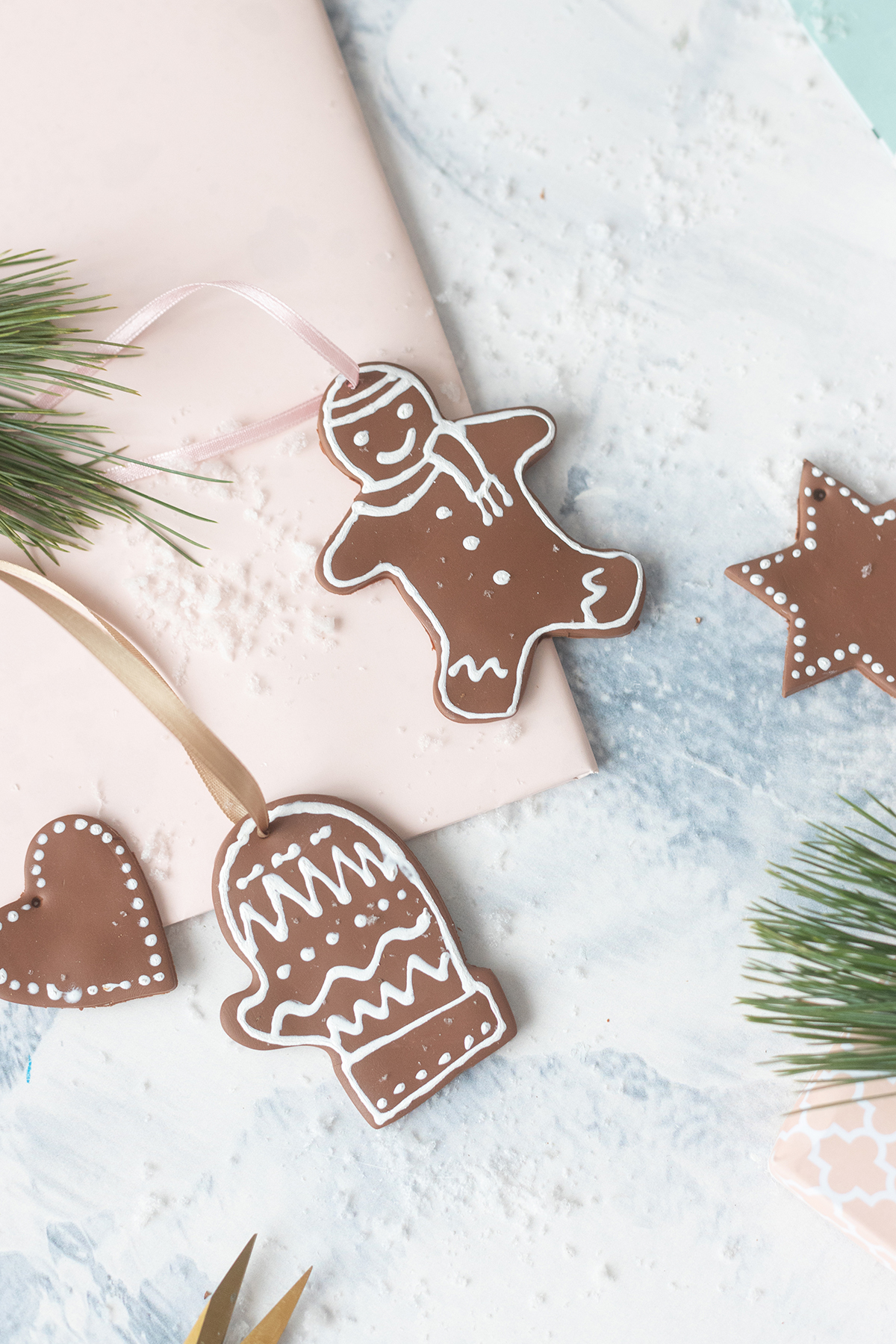diy-lebkuchen-anhaenger-aus-fimo-basteln-modelliermasse-geschenkanhaenger-weihnachten-17