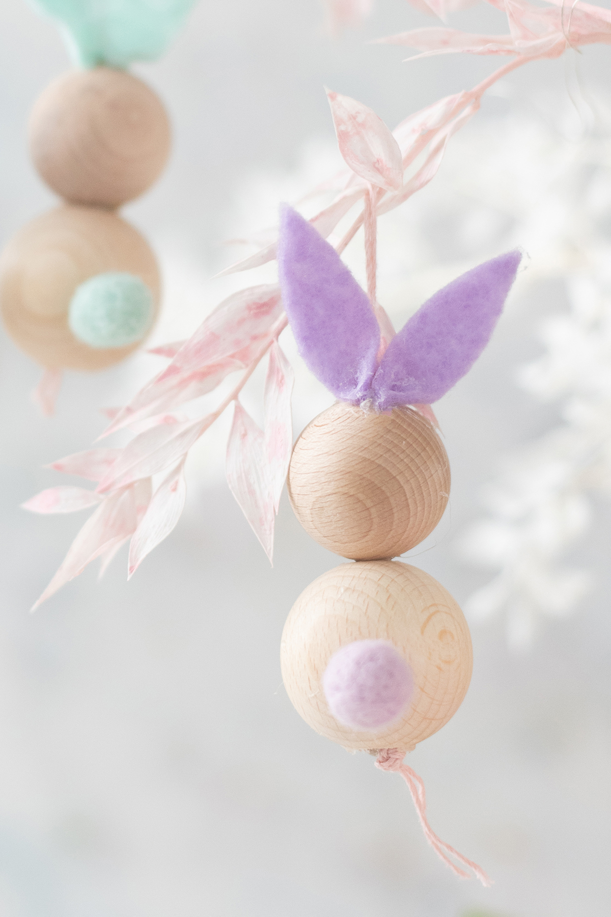 diy-osterhasen-deko-ostern-anhaenger-holzperlen-12