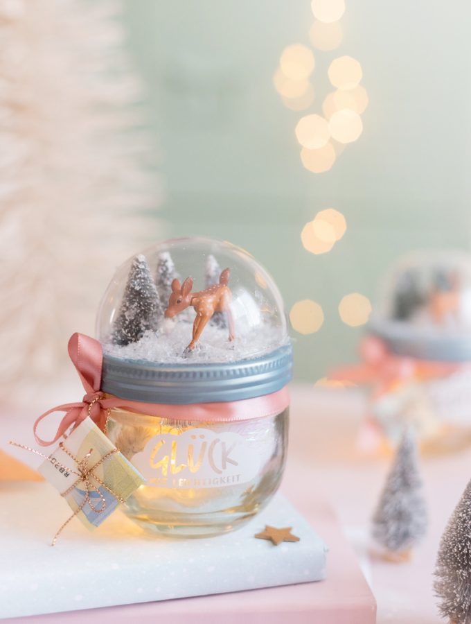 DIY Geschenkidee: Geldgeschenk im Glück Marmeladenglas mit leuchtender Schneekugel | Gewinnspiel